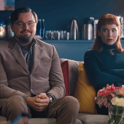 Leaonardo Dicaprio and Jennifer Lawrence sitting on a couch and talking to other actors - Still from the movie Dont Look Up