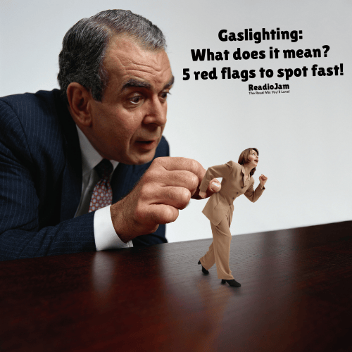 Gaslighting: What does it mean? 5 red flags to spot fast!